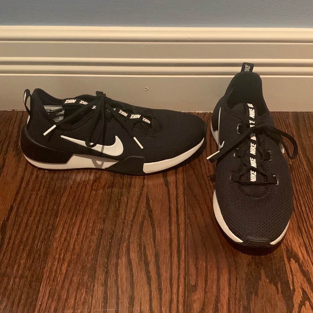 Womens Nike sneakers size 8.5